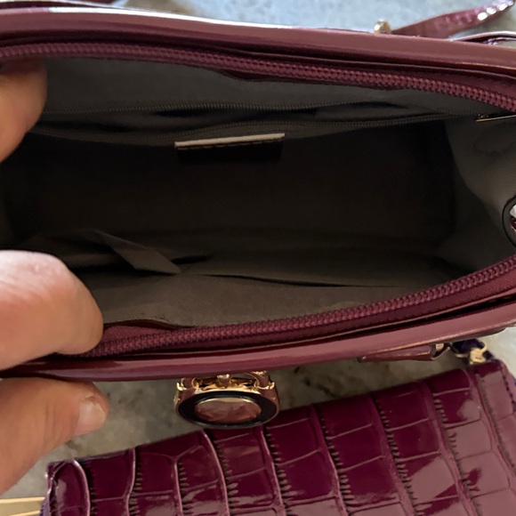 Elegant Burgundy Handbag and Wallet Set great condition - Picture 6 of 8